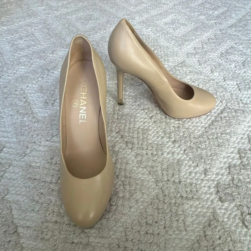 Chanel Beige Leather Heels size 37 new